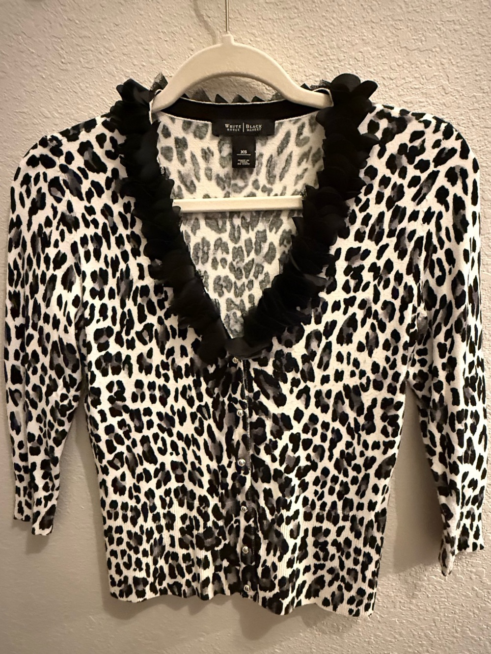White House Black Market Leopard Cardigan Sweater Ruffle Neck XS Animal Print